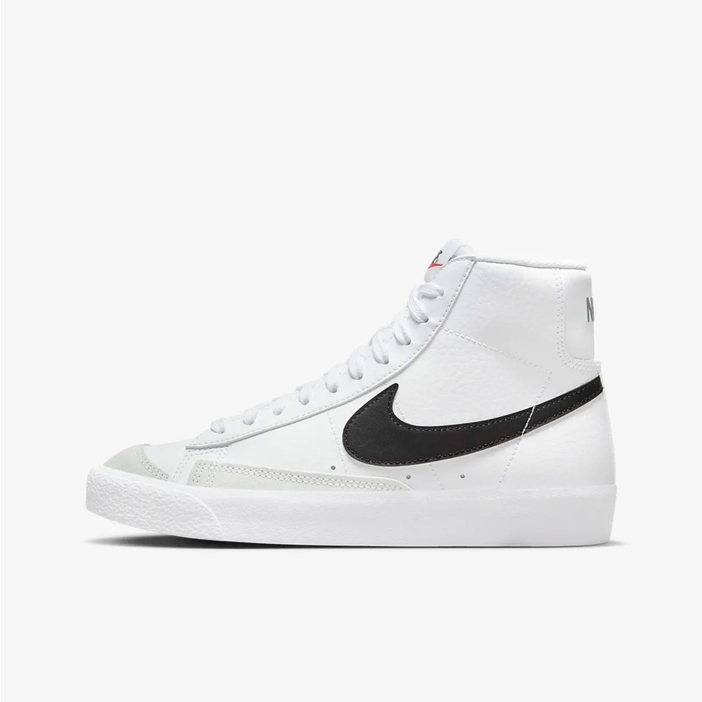 Nike Blazers Mid ‘77 Size 5Y Black and White